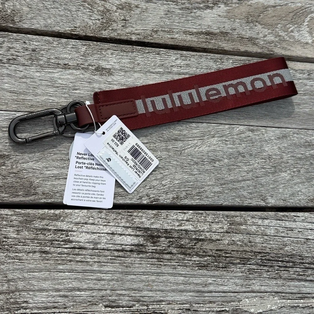 Lululemon Never Lost Reflective Keychain Rockwood Red Clay NWT 🔑❤️✨